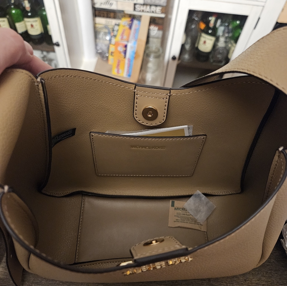 Michael Michael Kors Birch Medium Messenger Bag NWT - Picture 6 of 6
